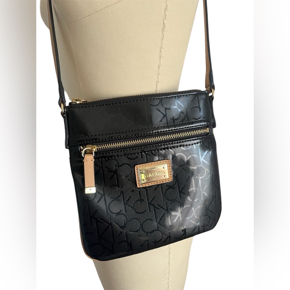 NWOT CALVIN KLEIN Black Crossbody Purse
